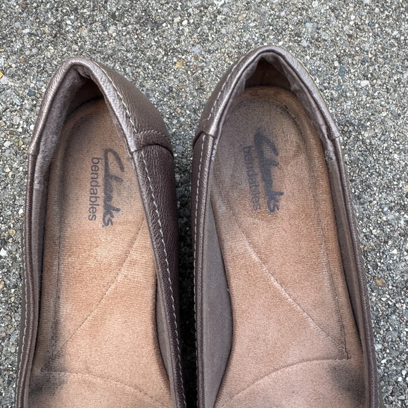 Clarks Bendables Pixie Flat Shoes Women's Size 6 Pewter Metallic Leather Slip On - Picture 4 of 9